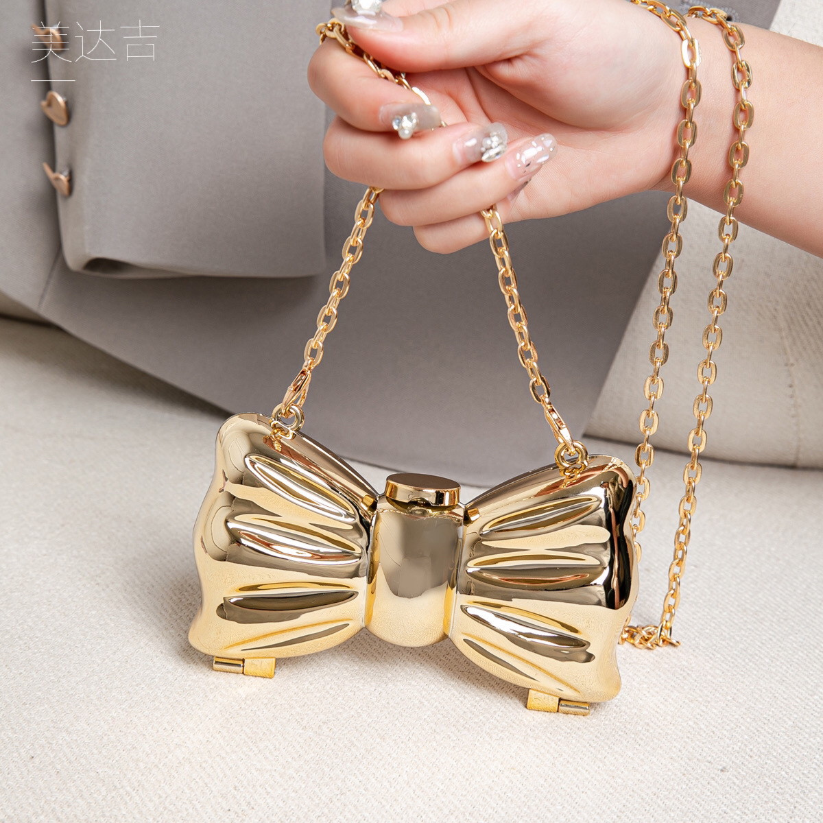 Glossy Gold Metal Bow Shaped M - đánh giá và giá Mini Purse Chain